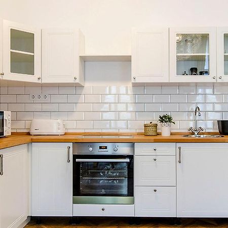 Cozy 2 Bedroom Apartment In Terez Boulevard. Budapest Eksteriør bilde