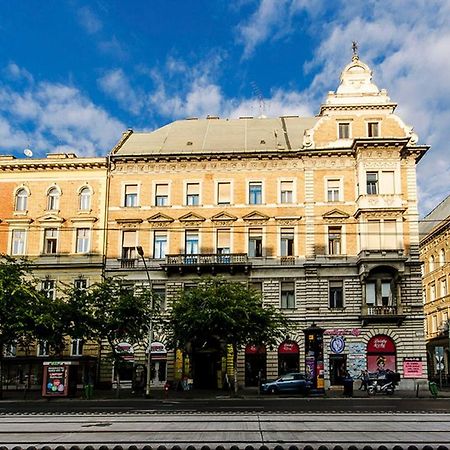 Cozy 2 Bedroom Apartment In Terez Boulevard. Budapest Eksteriør bilde