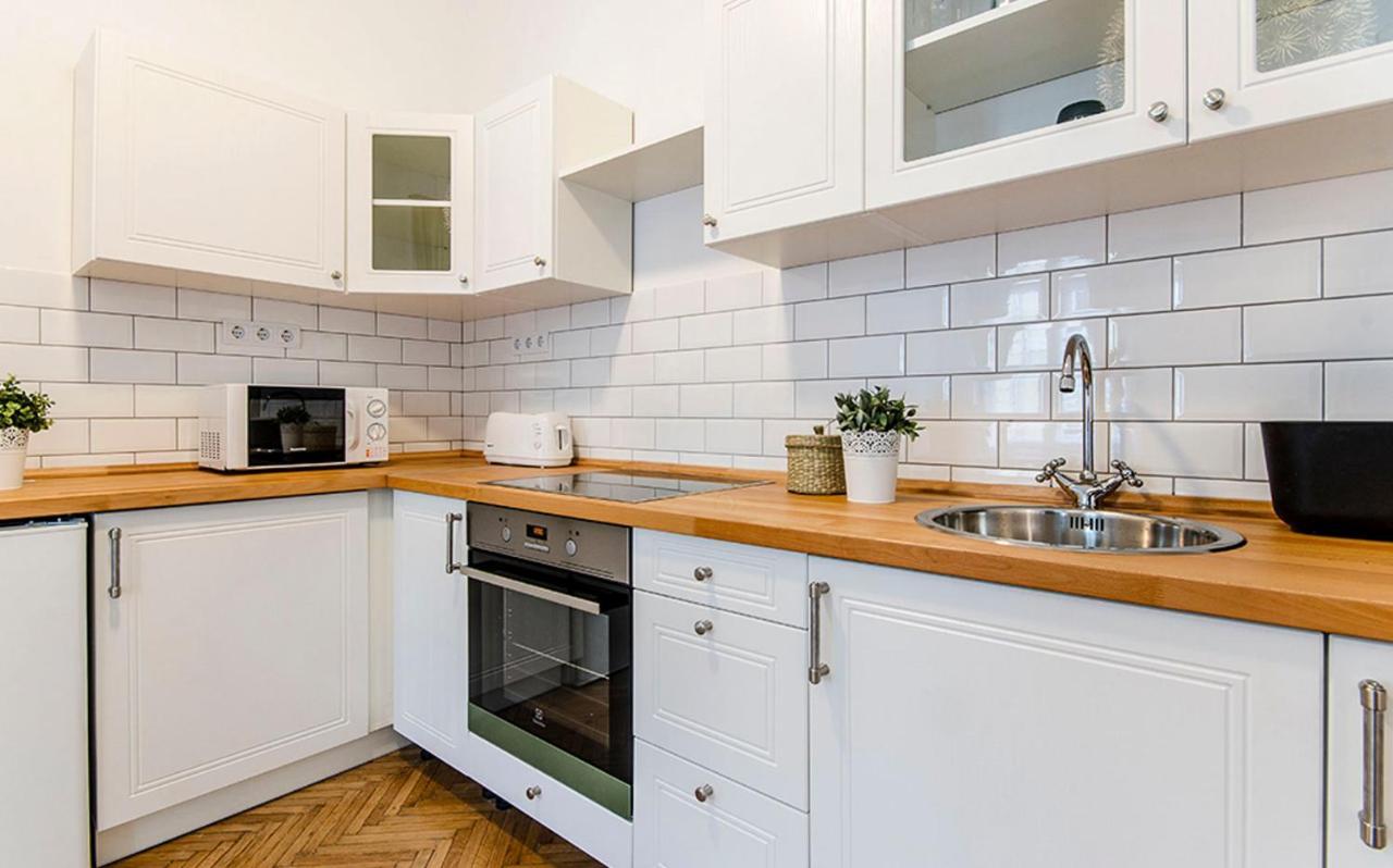 Cozy 2 Bedroom Apartment In Terez Boulevard. Budapest Eksteriør bilde