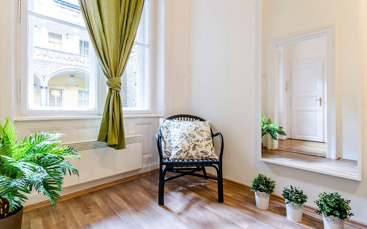 Cozy 2 Bedroom Apartment In Terez Boulevard. Budapest Eksteriør bilde