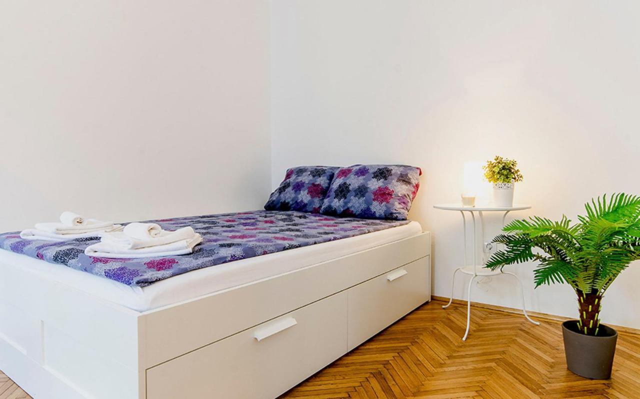 Cozy 2 Bedroom Apartment In Terez Boulevard. Budapest Eksteriør bilde