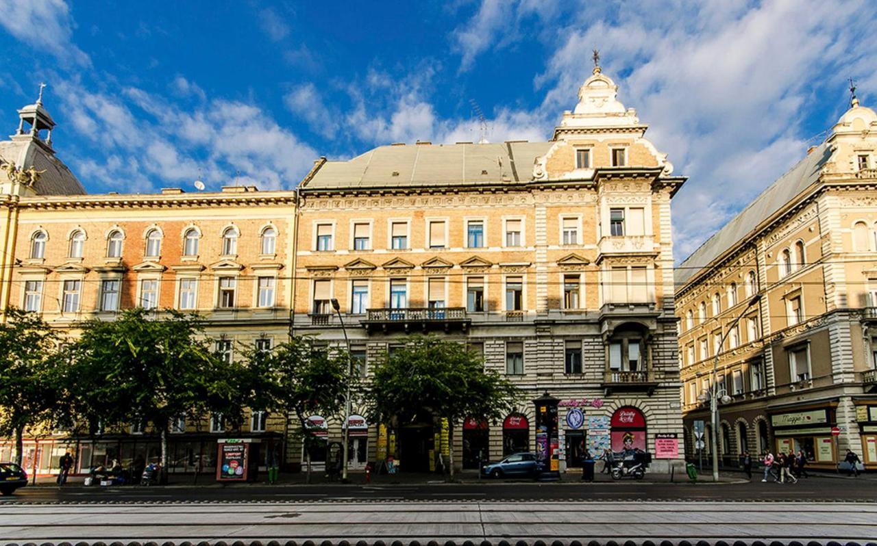 Cozy 2 Bedroom Apartment In Terez Boulevard. Budapest Eksteriør bilde